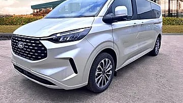 Silver Ford Transit Custom Tourne