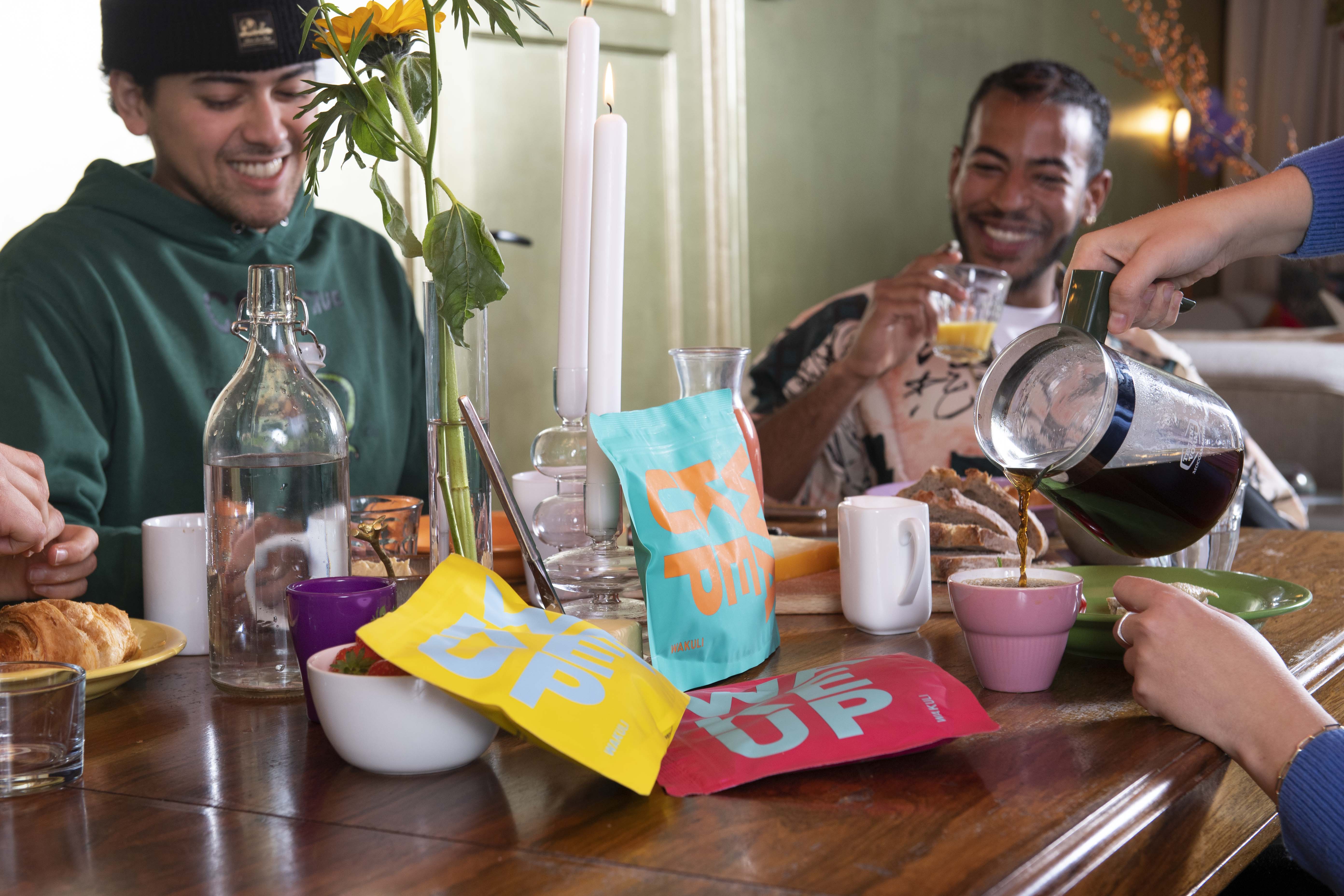 Verse koffiebonen | Wakuli koffiepakket op tafel