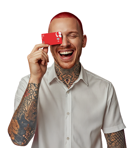 Homem segurando cartão iFood Benefícios