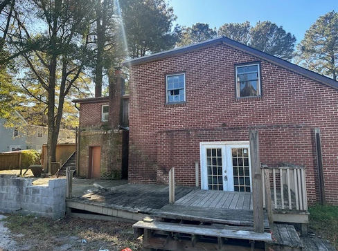 Single-story home with worn exterior and minimal curb appeal, ideal for a quick home sale.
