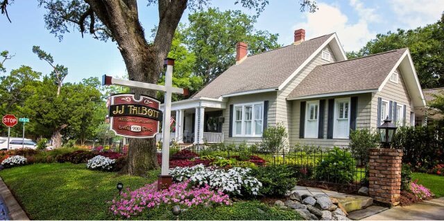 Image of worker injured on the job and colleague assisting them