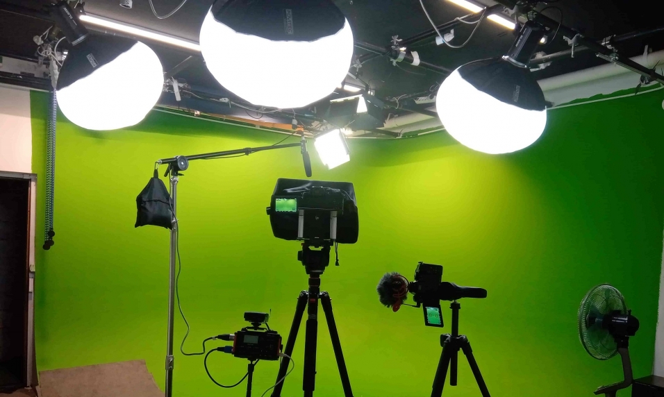 location studio fond vert, louer un plateau de tournage sur paris