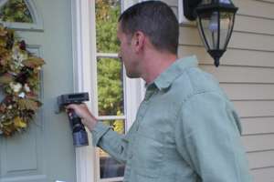 Lead inspector scanning house