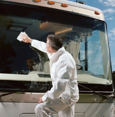 Novus worker doing a windshield repair