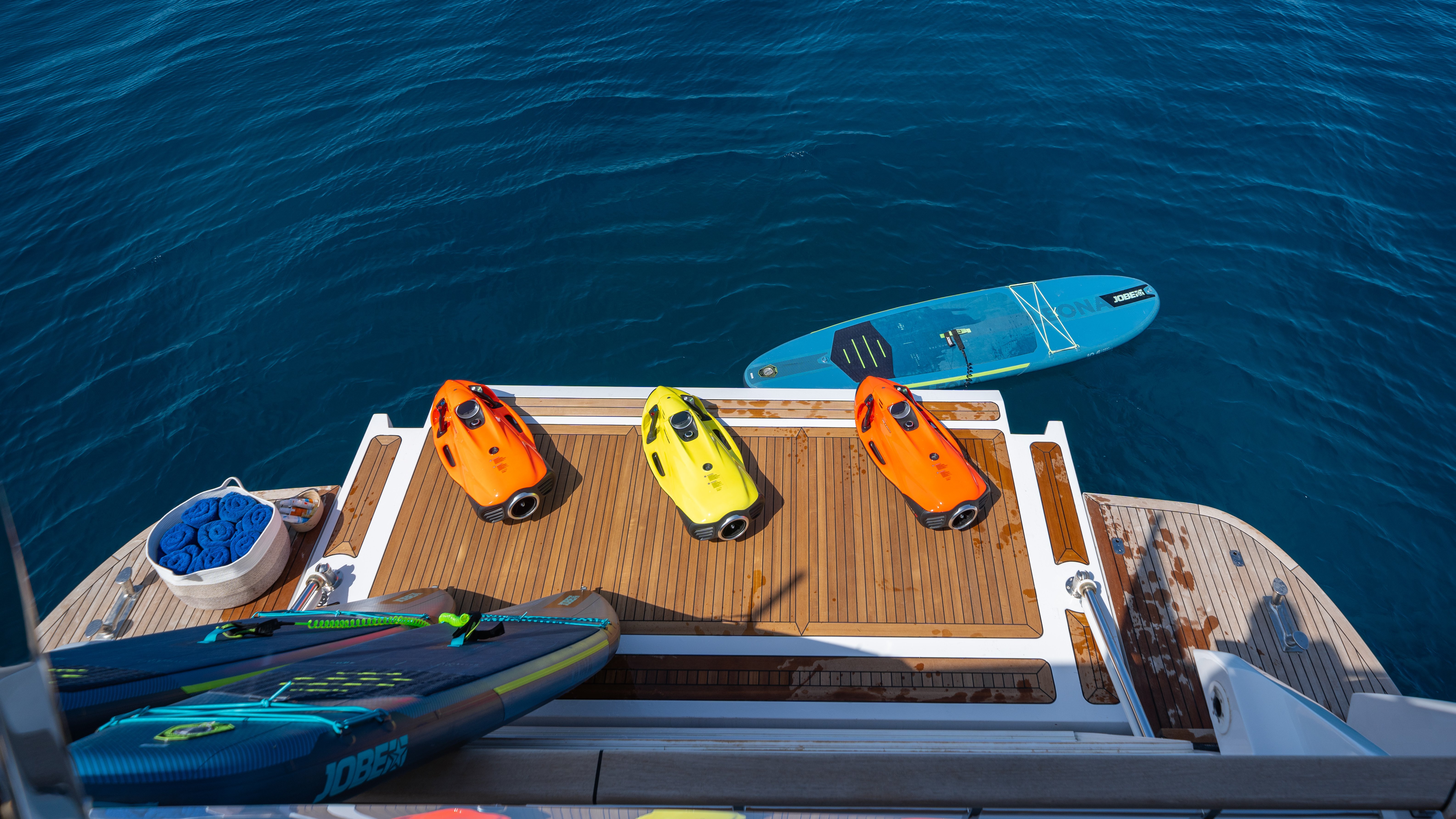 Tri-deck