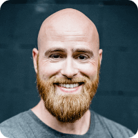 Headcoach / Cheftrainer Björn Müller lächelt in die Kamera