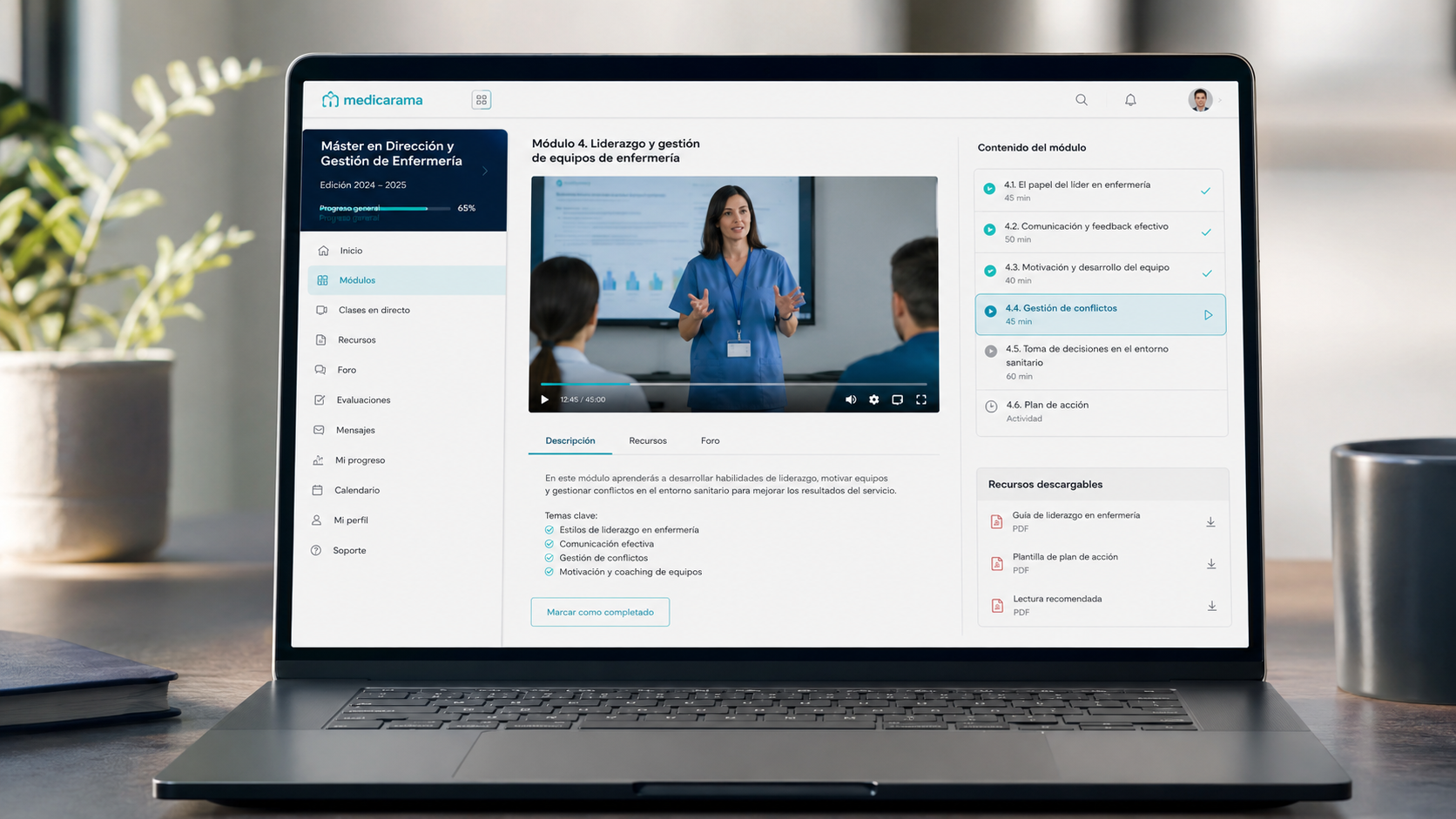 Vista de la plataforma online del Máster en Enfermería Escolar