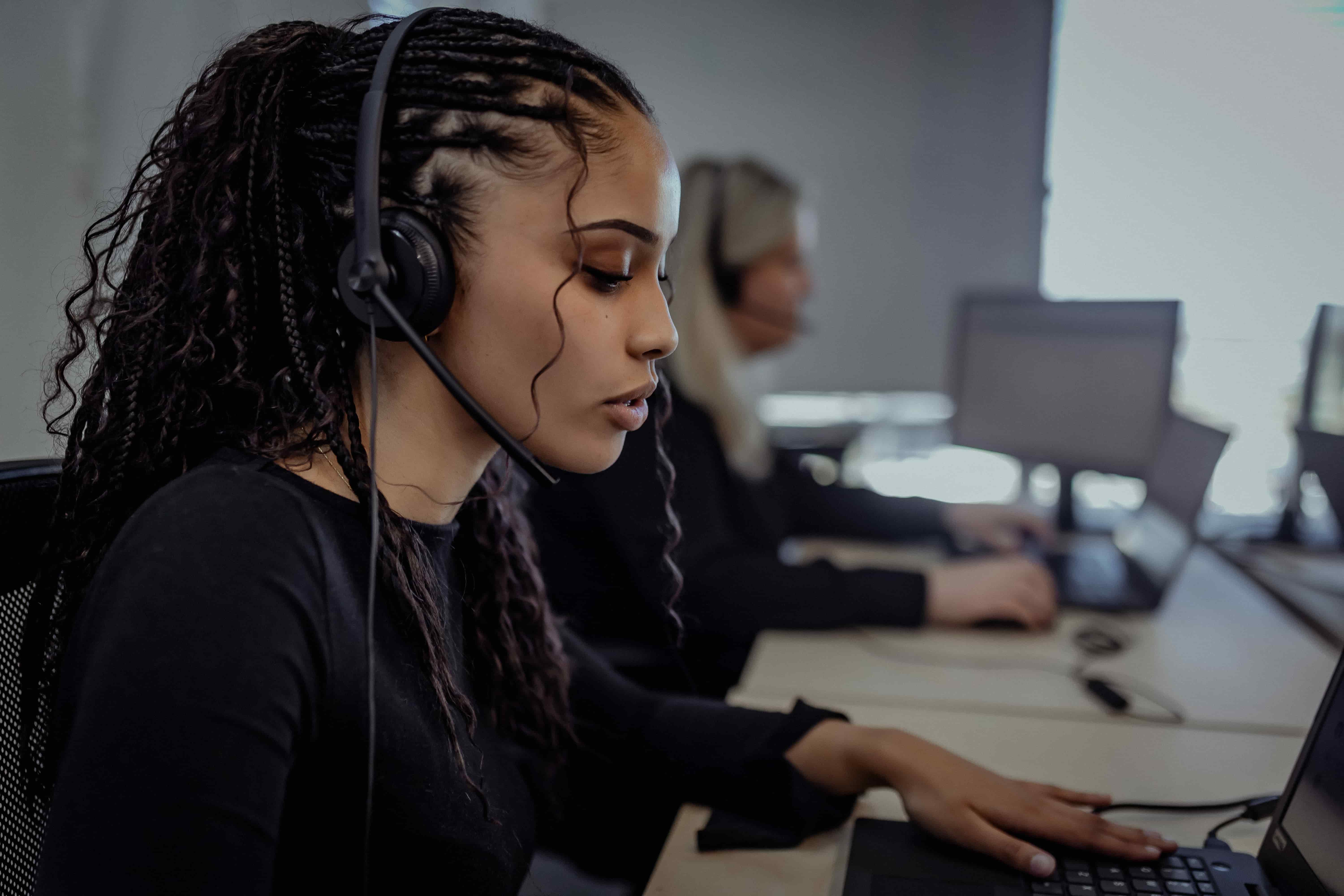 An image of a DSL Telecom team member assisting a customer telephonically