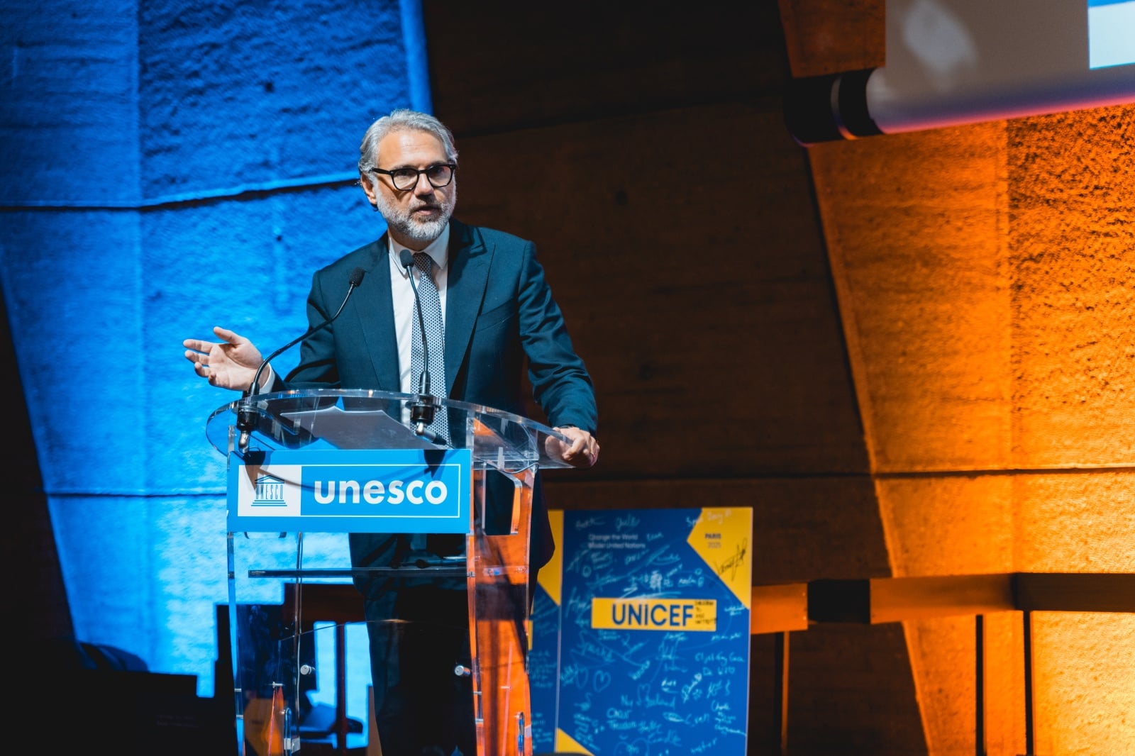 CWMUN session at the UNESCO headquarters in Paris