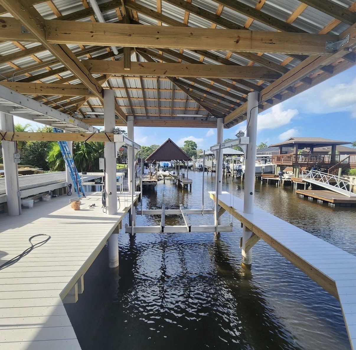 Open lift bay