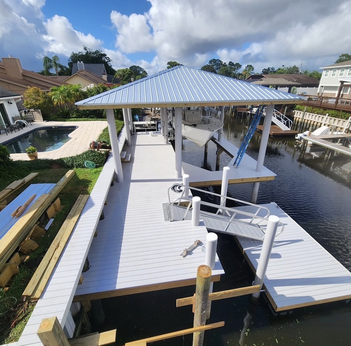 Covered lift dock overview
