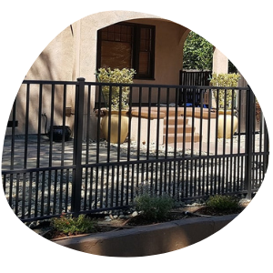 ALUMINUM FENCE WITH PUPPY PICKETS