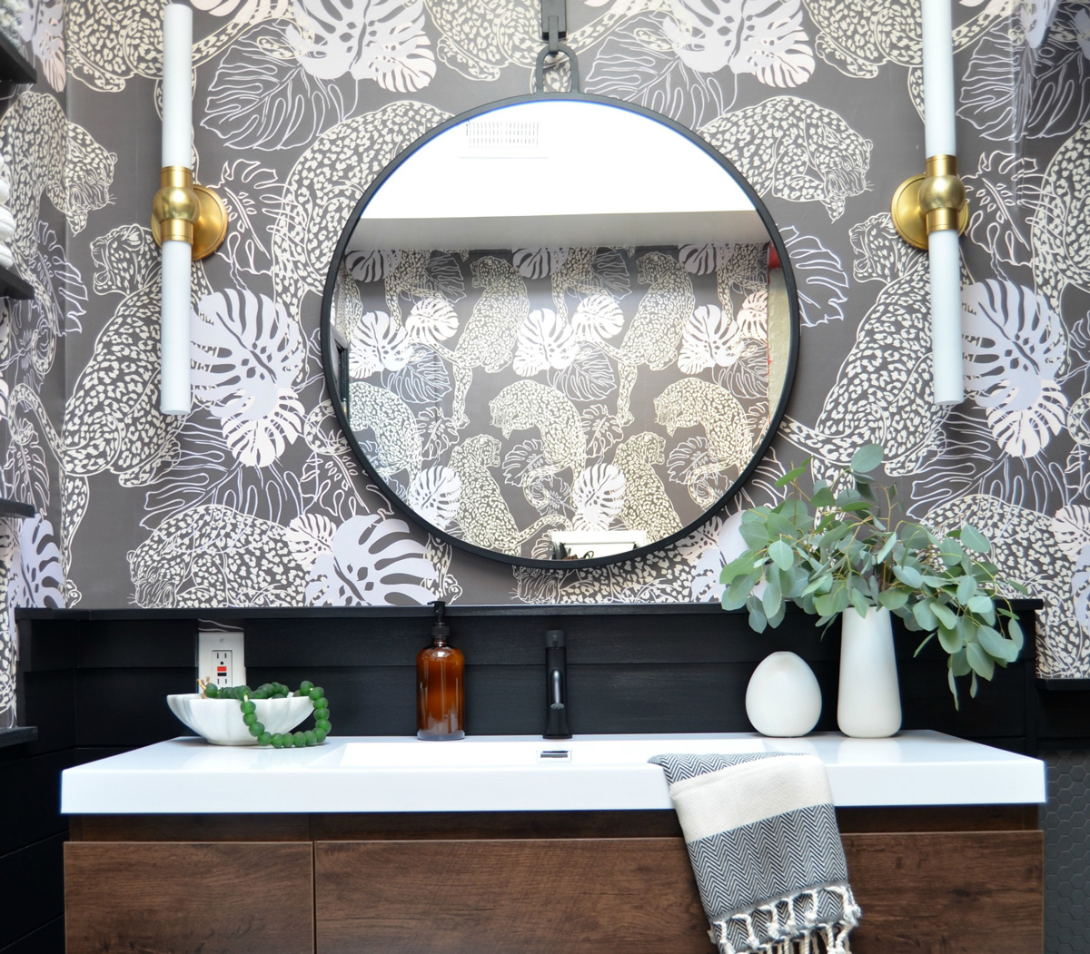 A Bold & Moody Wallpaper Perfect for your Bathroom Reno!